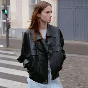 [온앤온](센텀시티점)[기은세 착용] 레더 봄버 자켓 NEL6XM251_10