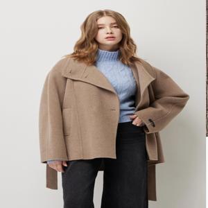 [AK플라자] [시슬리] 하이넥 호시 스티치 미디 코트