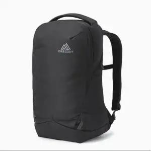 [롯데백화점]그레고리 백팩 룬 22 리터 CARBON BLACK [40J29015]