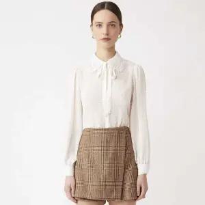 [썬쿠] LOVELY 자수 블라우스(SN71C9BLS22X)