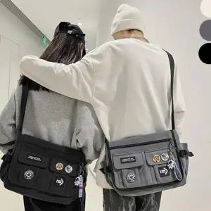 크로스백 가방 메신저백 뱃지 학생 키링 짱 수납력