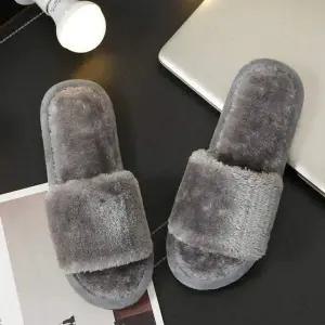 여자 YE230709 4컬러 겨울 따뜻하고 폭신한 털슬리퍼 털실내화