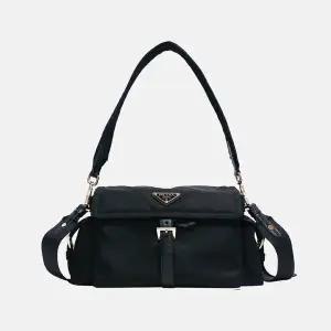 (프라다) 익스플로어 리나일론 숄더 크로스백(1BD394)