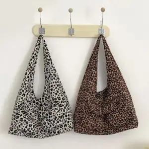 투포켓 호피숄더백 여성가방 패턴 숄더가방 모임룩