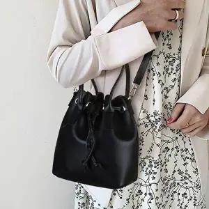 여성숄더백 여성 미니 토트 버킷백 크로스백 베이직 가방