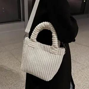 미니크로스백 두가지 방식 착용 가능한 소프트 왕골덴 크로스백