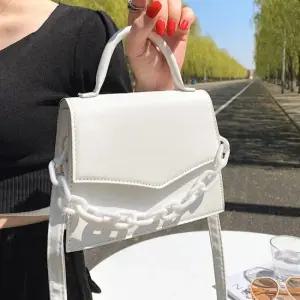 귀여운 디자인 체인끈 포인트 데일리 미니 크로스백 여자크로스가방가방 레더크로스백