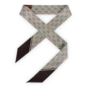 [구찌] 여성 GG 넥 보우 실크 스카프(브라운) 812250 3G001 9865