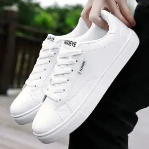 깔끔하고 캐주얼한 데일리 남성 모던 스니커즈 Bgb4+7Trx