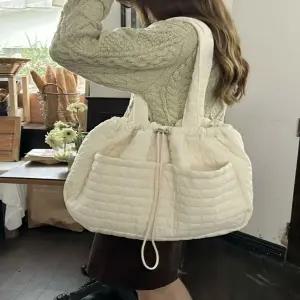 퀼팅백 여성가방 빅사이즈백 대용량 퀼팅무늬 스트링 숄더백