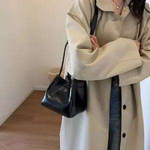 여성 미니백 복주머니 스타일 크로스백 유광가죽느낌 UFQ7+8qpB