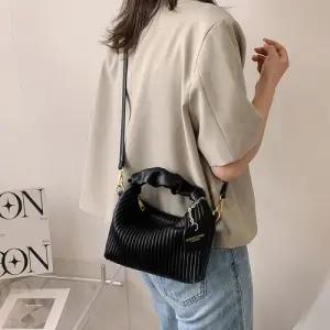 여성 세로스트라이프 주름 크로스백 토트 미니멀 레더