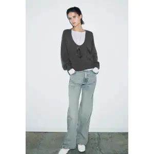 ZARA 깊은 네크라인 니트 스웨터 - 그레이