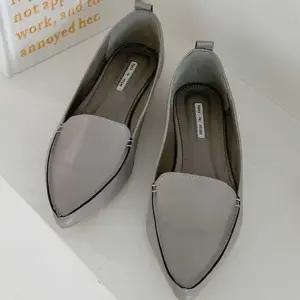 (올핀)여성 로퍼 뾰족한 데일리 패션화 결혼식 하객 슈즈