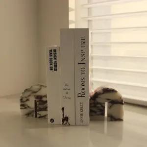 선반용 천연 칼라카타 비올라 마블 북엔드 2종 세트 무거운 책을 위한 장식용 CD/비디오 게임을 북 스토퍼