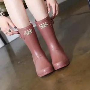 레인부츠 국내제작 버클 레터링 하프 미들기장 여성 레인부츠Y