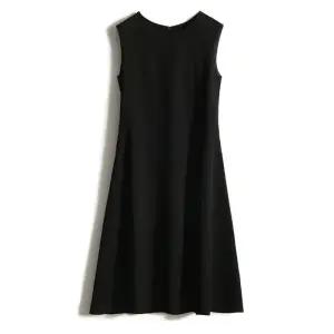 원피스 치마 여사친 흰색 블랙 깔끔한 정장 슬림핏 스타일 원픽1