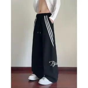 남친 바지 캐주얼 트렌드 스트라이프 통 봄가을 자수 트레이닝 지금딱 OOTD3