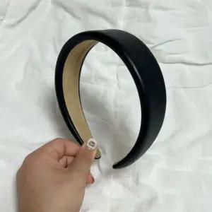 [골드스마일]블랙 인조가죽 와이드 헤어밴드 두꺼운 넓은 머리띠 여성용 기본