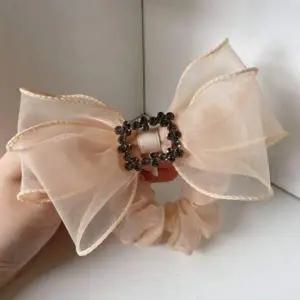 여성용 당고 머리 왕리본 큐빅 장식 곱창 밴드 베이지 고무줄