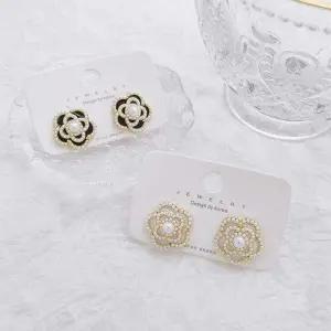 티타늄 진주 귀걸이 플라워 장미 하객용 블랙 화이트 세련된