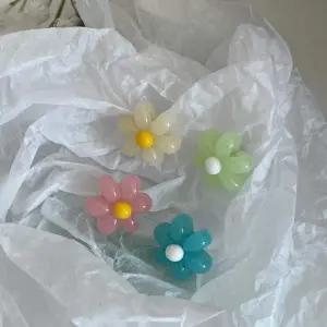 [셀러에이드]플라워 수술 귀걸이 꽃 봄 포인트 선명한 컬러 국화 해바라기 미니