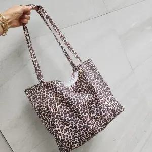 [라일리] Rly 여성 보부상 빅백 호피 캔버스백