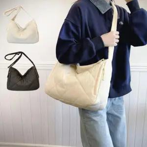 겨울가방 데일리크로스백 퀼팅가방 따뜻한가방 패션 LDGBURB_672 온나핏 가방 크로스