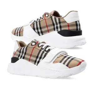 [버버리] 24FW 리지스 REGIS 로우탑 스니커즈 8048577