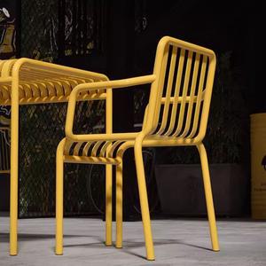 노란 야외 테이블 카페 레스토랑 식탁 의자 매장
