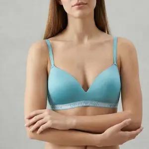 매장정품 EMPORIO ARMANI UNDERWEAR 엠포리오 아르마니 언더웨어 여성 글로시 나일론 패디드 트라이앵글 브