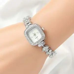 레나 여성 손목시계 실버 사각메탈시계 여성시계 여자시계