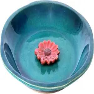 꿀벌 조류 목욕 야외 정원 빈티지 야드를 위한 토파돈 버드 배스 세라믹 그릇 장식 빨간 꽃이 있는 파란색