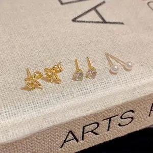 [신상오픈런]리본귀걸이 미니 진주 승무원 큐빅이어링 3종세트 (30280366)