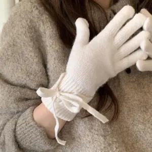 [다잇템] 여성 FW 아이템 포근한 리본 필수 스웨터 장갑