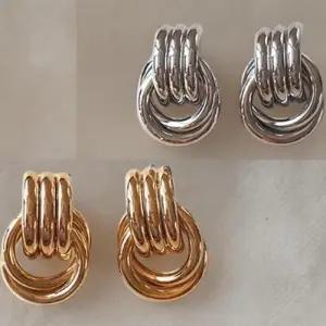 [신상오픈런]여성 클래식 실버 링 귀걸이 패션 액세서리 (40724501)