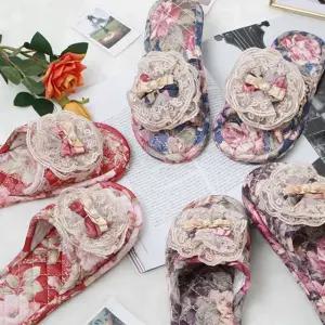 [모두모아]플라워 코사지 이중쿠션 거실화 여성 푹신한 실내화 여성실내화 여자거실화 푹신한실내화 거실실