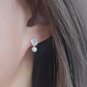 [신상오픈런]여성 기념일 큐빅 하트 진주 미니 액세서리 귀걸이 (33138413)