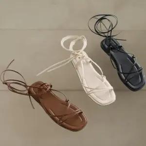 [신상오픈런]여성 단색 가죽 스트랩 로우힐 샌들 (34222187)