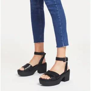 [아웃도어스/핏플랍]올블랙 레더 샌들 FFSO2E111BB