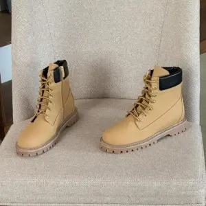 [신상오픈런]고프코어 둥근코 여자 아메카지 무광워커 하이탑스니커즈 (29486007)