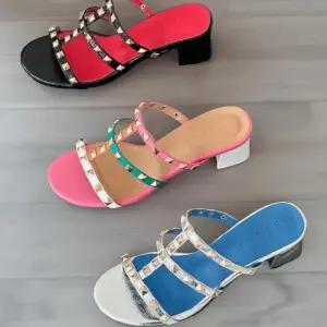 [신상오픈런]여성 비비드 컬러 큐빅 메탈 스트랩 샌들 (34705771)