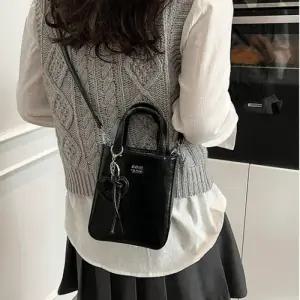 [라일리] Rly BS 데일리 메탈릭 하트참 미니 크로스백 SSH