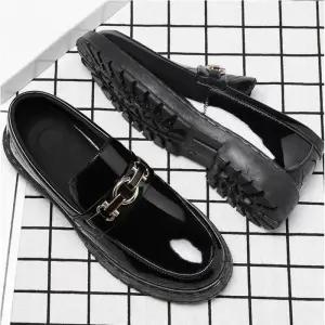 [라일리] Rly 은은한 광택 감도는 유광소재 포인트 남성로퍼