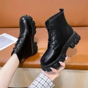 [신상오픈런]여성용 클래식 키높이 볼드 밑창 앵클 워커 숏 부츠 (42240769)