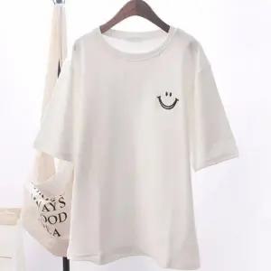 여자 귀여운 스마일 포인트 루즈 데일리 반팔 티셔츠 여성 U넥 라운드 반팔티 이너 여름