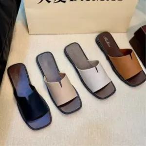 [신상오픈런]여성 심플한 무지 디자인 PVC 트임 사각코 슬리퍼 (39096607)