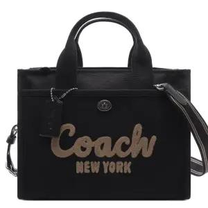 [코치](마산점) 25SS 여성 카고 토트숄더백 (CP158 LHBLK 25S)