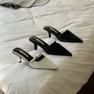 여성 스트랩포인트 스틸레토 미들굽 뮬 오피스룩 버클 (WFJLVC2)