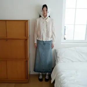 [롯데백화점]써스데이 아일랜드 [여성]스톤워싱 데님 롱스커트(T256MSK135W)